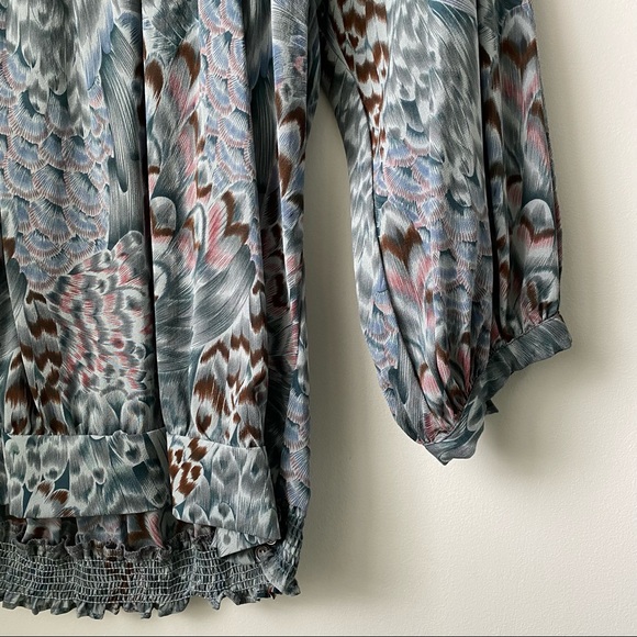 Twelfth Street By Cynthia Vincent Gorgeous feather print silk 3/4 sleeve top. - Picture 2 of 9